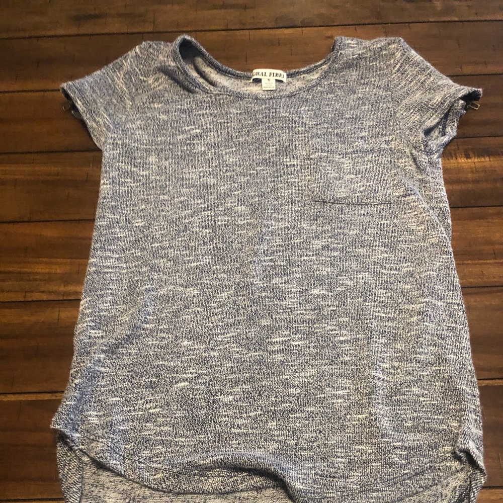 Gray Shortsleeve shirt.